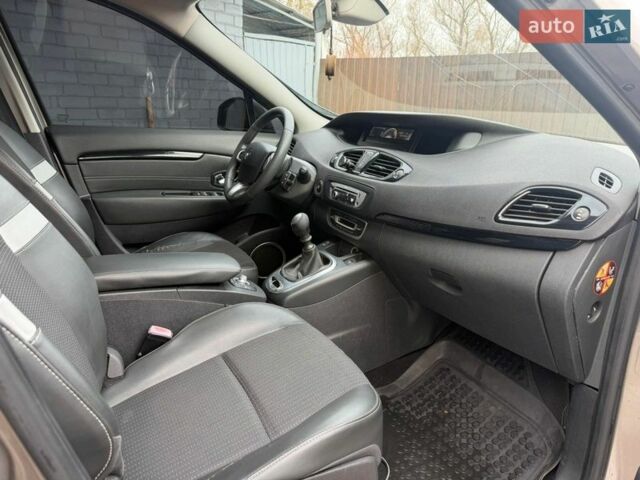Сірий Рено Меган, об'ємом двигуна 1.5 л та пробігом 167 тис. км за 7500 $, фото 11 на Automoto.ua