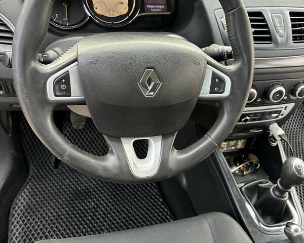 Серый Рено Меган, объемом двигателя 1.46 л и пробегом 298 тыс. км за 7500 $, фото 21 на Automoto.ua