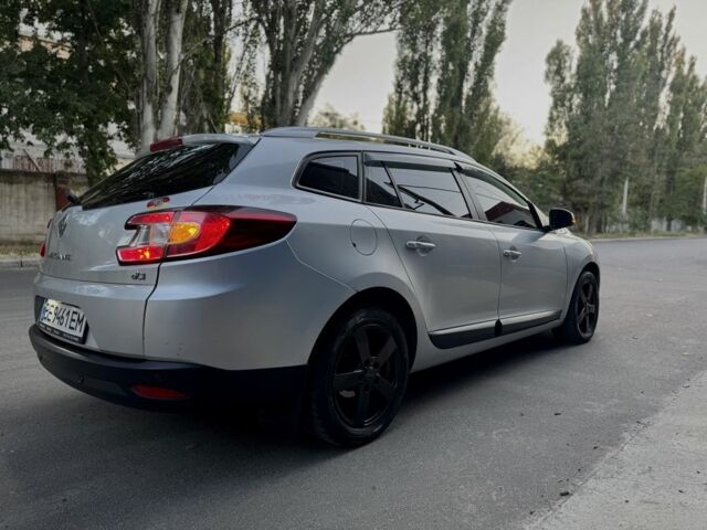 Серый Рено Меган, объемом двигателя 1.5 л и пробегом 165 тыс. км за 7750 $, фото 4 на Automoto.ua