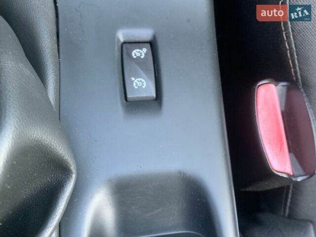Сірий Рено Меган, об'ємом двигуна 1.5 л та пробігом 263 тис. км за 8000 $, фото 32 на Automoto.ua