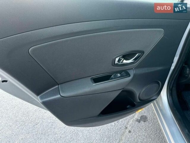 Серый Рено Меган, объемом двигателя 1.6 л и пробегом 206 тыс. км за 8199 $, фото 20 на Automoto.ua