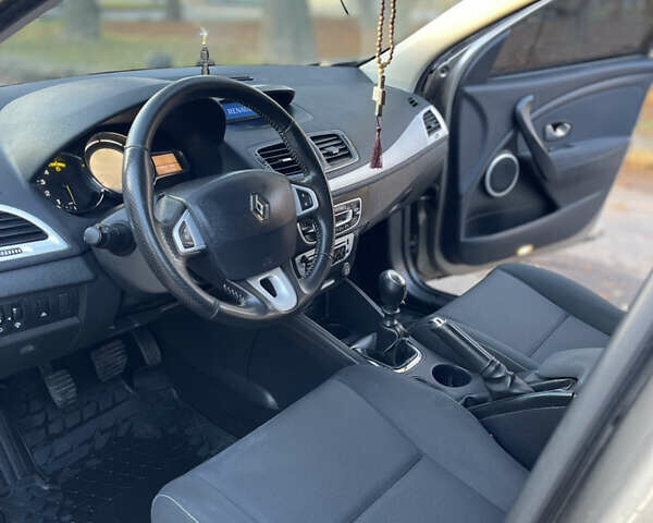 Серый Рено Меган, объемом двигателя 1.46 л и пробегом 236 тыс. км за 8600 $, фото 17 на Automoto.ua