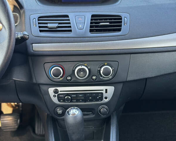 Сірий Рено Меган, об'ємом двигуна 1.6 л та пробігом 280 тис. км за 7150 $, фото 29 на Automoto.ua