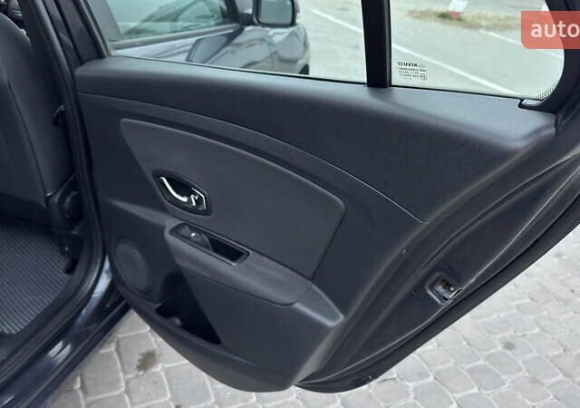 Серый Рено Меган, объемом двигателя 1.46 л и пробегом 183 тыс. км за 8450 $, фото 85 на Automoto.ua