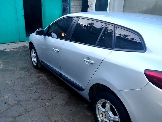 Серый Рено Меган, объемом двигателя 1.5 л и пробегом 31500 тыс. км за 6999 $, фото 3 на Automoto.ua