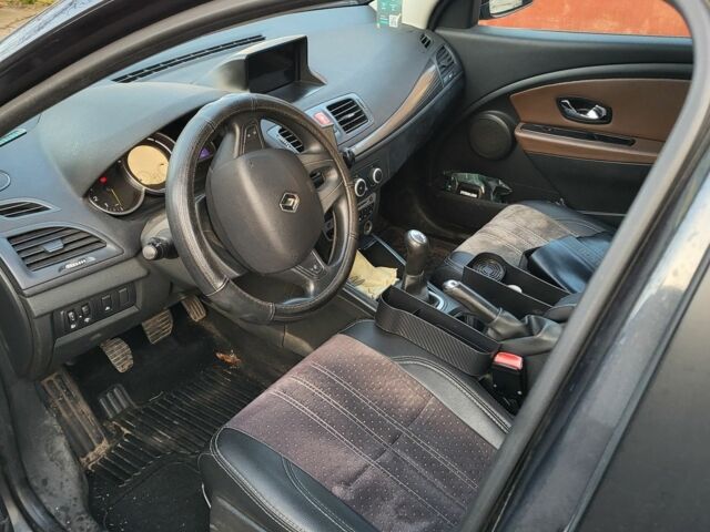 Сірий Рено Меган, об'ємом двигуна 1.5 л та пробігом 175 тис. км за 8000 $, фото 1 на Automoto.ua