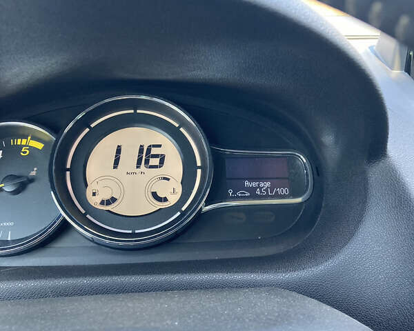 Серый Рено Меган, объемом двигателя 1.46 л и пробегом 278 тыс. км за 9000 $, фото 4 на Automoto.ua