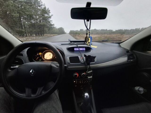 Серый Рено Меган, объемом двигателя 1.5 л и пробегом 262 тыс. км за 6300 $, фото 9 на Automoto.ua