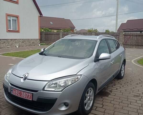 Серый Рено Меган, объемом двигателя 1.5 л и пробегом 232 тыс. км за 7500 $, фото 4 на Automoto.ua