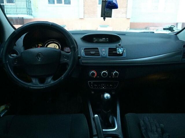 Серый Рено Меган, объемом двигателя 1.5 л и пробегом 275 тыс. км за 6800 $, фото 7 на Automoto.ua