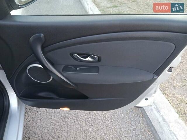Серый Рено Меган, объемом двигателя 1.5 л и пробегом 280 тыс. км за 8300 $, фото 4 на Automoto.ua