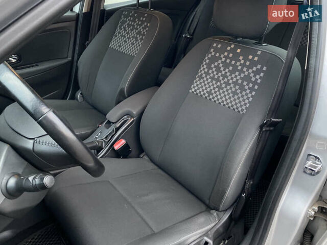 Рено Меган 2012 в Киеве на Automoto.ua Серый Рено Меган, объемом двигателя 1.5 л и пробегом 321 тыс. км за 7550 $, фото 19 на Automoto.ua
