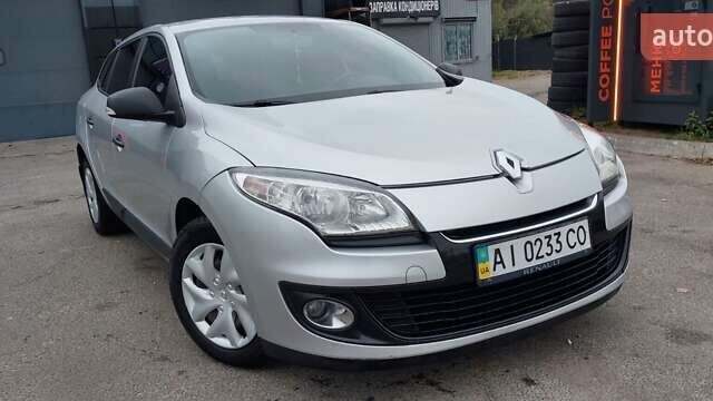 Рено Меган 2012 в Киеве на Automoto.ua Серый Рено Меган, объемом двигателя 1.46 л и пробегом 260 тыс. км за 8800 $, фото 6 на Automoto.ua