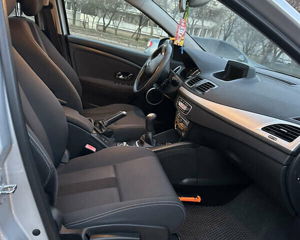 Серый Рено Меган, объемом двигателя 1.46 л и пробегом 230 тыс. км за 6800 $, фото 5 на Automoto.ua