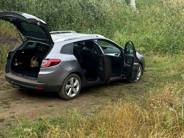 Серый Рено Меган, объемом двигателя 1.5 л и пробегом 164 тыс. км за 7500 $, фото 5 на Automoto.ua