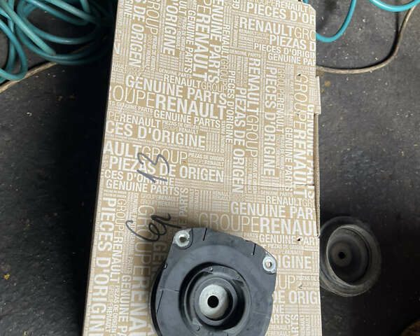 Серый Рено Меган, объемом двигателя 1.5 л и пробегом 222 тыс. км за 9000 $, фото 23 на Automoto.ua