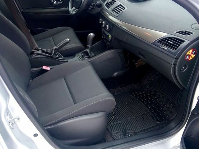 Сірий Рено Меган, об'ємом двигуна 1.6 л та пробігом 230 тис. км за 7400 $, фото 12 на Automoto.ua