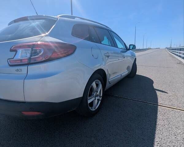 Серый Рено Меган, объемом двигателя 1.46 л и пробегом 283 тыс. км за 8000 $, фото 3 на Automoto.ua