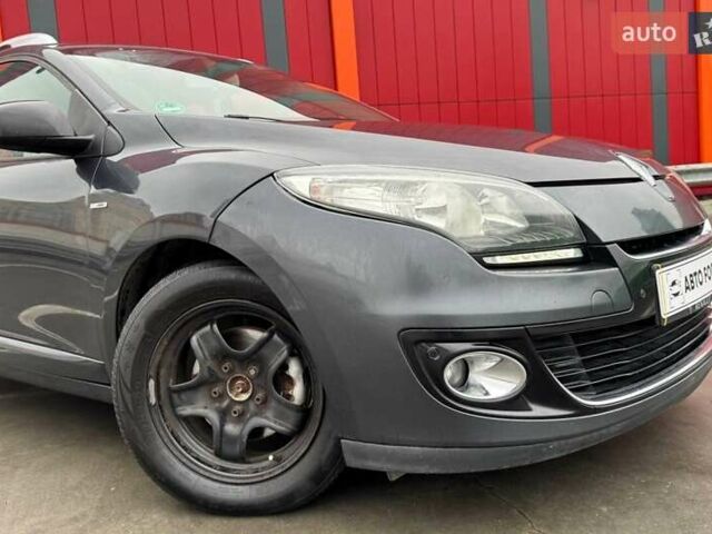 Сірий Рено Меган, об'ємом двигуна 1.46 л та пробігом 238 тис. км за 7990 $, фото 1 на Automoto.ua
