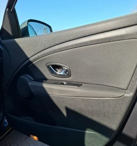 Серый Рено Меган, объемом двигателя 1.46 л и пробегом 242 тыс. км за 7800 $, фото 11 на Automoto.ua