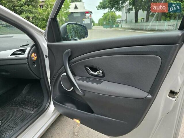 Серый Рено Меган, объемом двигателя 1.46 л и пробегом 195 тыс. км за 8500 $, фото 22 на Automoto.ua