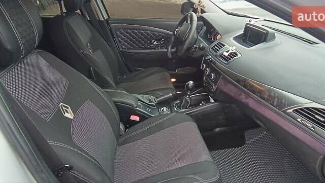 Серый Рено Меган, объемом двигателя 1.46 л и пробегом 303 тыс. км за 7000 $, фото 4 на Automoto.ua