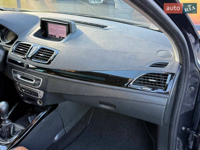 Серый Рено Меган, объемом двигателя 1.5 л и пробегом 235 тыс. км за 8500 $, фото 25 на Automoto.ua
