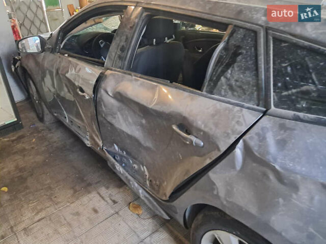 Рено Меган 2012 в Славянске на Automoto.ua Серый Рено Меган, объемом двигателя 1.46 л и пробегом 200 тыс. км за 3500 $, фото 6 на Automoto.ua