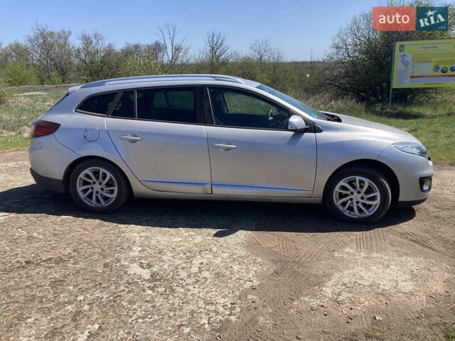 Серый Рено Меган, объемом двигателя 1.46 л и пробегом 278 тыс. км за 9000 $, фото 2 на Automoto.ua