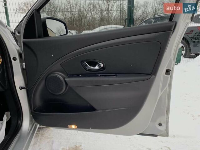 Серый Рено Меган, объемом двигателя 1.46 л и пробегом 263 тыс. км за 7999 $, фото 30 на Automoto.ua