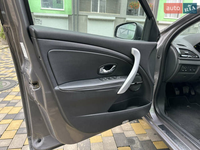 Серый Рено Меган, объемом двигателя 1.46 л и пробегом 292 тыс. км за 7800 $, фото 14 на Automoto.ua