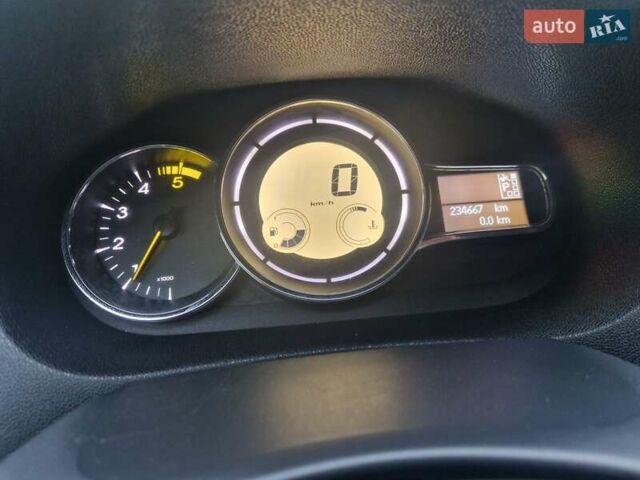 Серый Рено Меган, объемом двигателя 1.5 л и пробегом 234 тыс. км за 7999 $, фото 2 на Automoto.ua