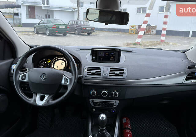 Серый Рено Меган, объемом двигателя 1.46 л и пробегом 183 тыс. км за 8450 $, фото 92 на Automoto.ua
