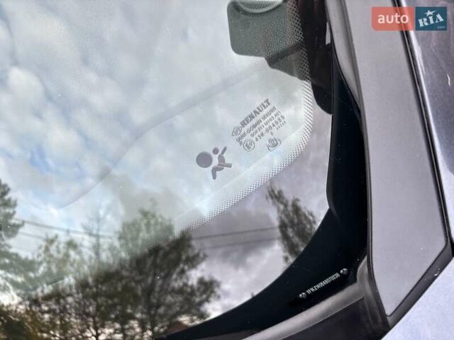 Сірий Рено Меган, об'ємом двигуна 1.46 л та пробігом 215 тис. км за 10300 $, фото 14 на Automoto.ua