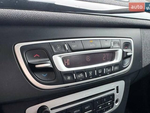 Сірий Рено Меган, об'ємом двигуна 1.46 л та пробігом 238 тис. км за 7990 $, фото 24 на Automoto.ua