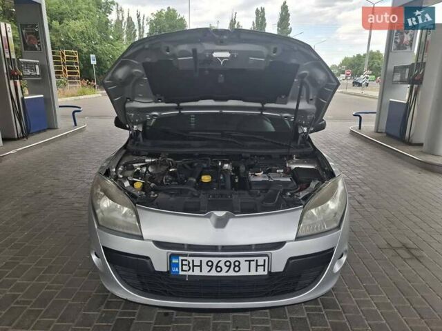 Рено Меган 2012 у Миколаєві на Automoto.ua Сірий Рено Меган, об'ємом двигуна 1.46 л та пробігом 323 тис. км за 7599 $, фото 22 на Automoto.ua