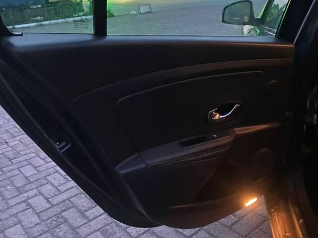 Сірий Рено Меган, об'ємом двигуна 1.5 л та пробігом 286 тис. км за 9500 $, фото 4 на Automoto.ua