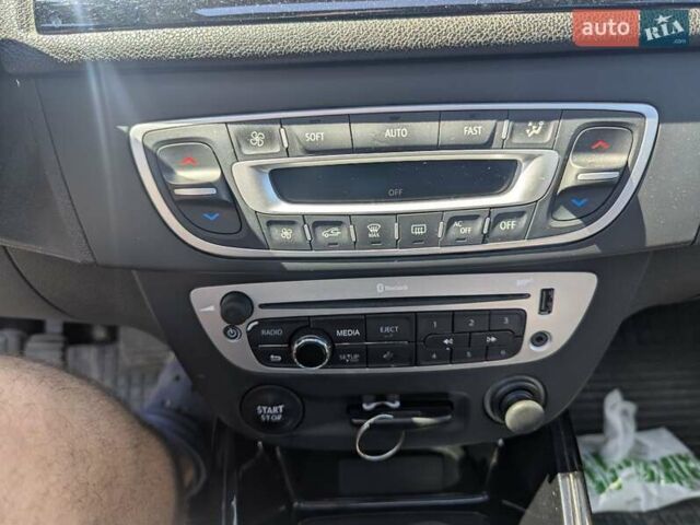 Серый Рено Меган, объемом двигателя 1.46 л и пробегом 283 тыс. км за 8000 $, фото 13 на Automoto.ua