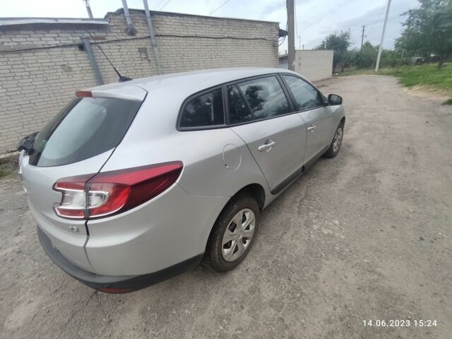 Рено Меган 2012 в Ужгороде на Automoto.ua Серый Рено Меган, объемом двигателя 1.5 л и пробегом 280 тыс. км за 7400 $, фото 6 на Automoto.ua