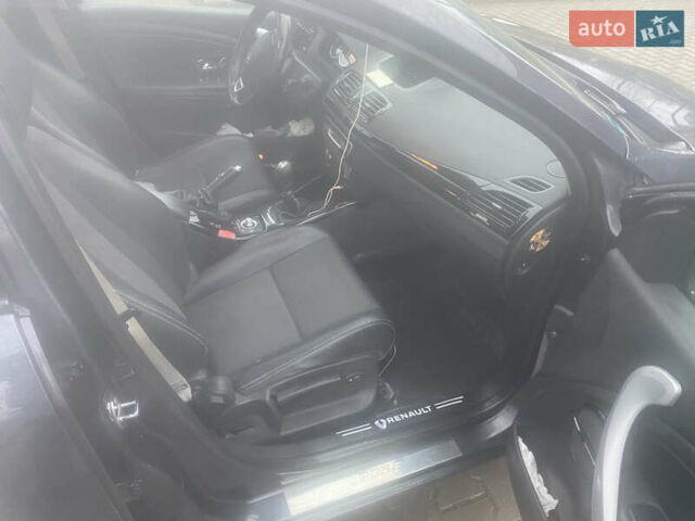 Сірий Рено Меган, об'ємом двигуна 1.6 л та пробігом 249 тис. км за 7800 $, фото 3 на Automoto.ua