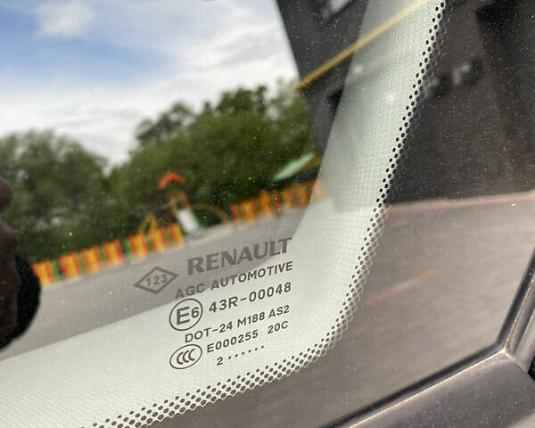 Серый Рено Меган, объемом двигателя 1.6 л и пробегом 157 тыс. км за 7099 $, фото 37 на Automoto.ua