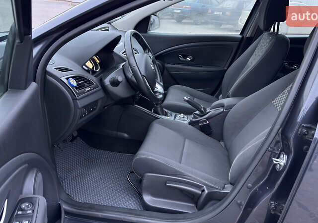 Серый Рено Меган, объемом двигателя 1.46 л и пробегом 183 тыс. км за 8100 $, фото 58 на Automoto.ua