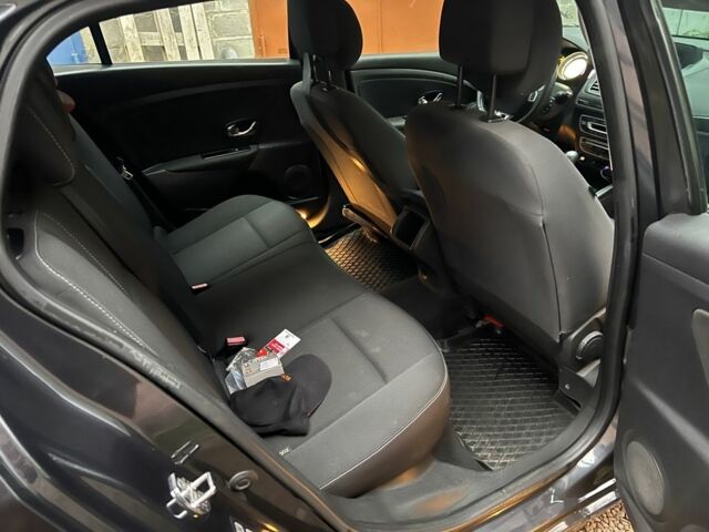 Серый Рено Меган, объемом двигателя 1.5 л и пробегом 3 тыс. км за 6300 $, фото 4 на Automoto.ua