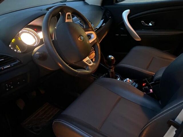 Сірий Рено Меган, об'ємом двигуна 1.5 л та пробігом 286 тис. км за 9500 $, фото 6 на Automoto.ua