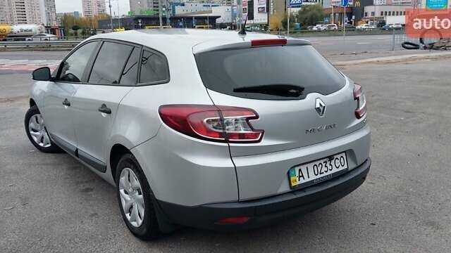 Рено Меган 2012 в Киеве на Automoto.ua Серый Рено Меган, объемом двигателя 1.46 л и пробегом 260 тыс. км за 8800 $, фото 5 на Automoto.ua