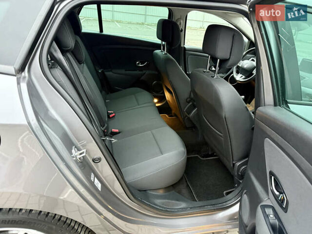 Серый Рено Меган, объемом двигателя 1.6 л и пробегом 176 тыс. км за 9200 $, фото 26 на Automoto.ua