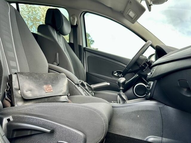 Серый Рено Меган, объемом двигателя 1.6 л и пробегом 277 тыс. км за 7000 $, фото 20 на Automoto.ua