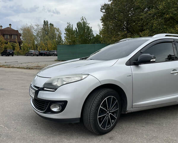 Рено Меган 2012 в Харькове на Automoto.ua Серый Рено Меган, объемом двигателя 1.46 л и пробегом 298 тыс. км за 7500 $, фото 2 на Automoto.ua