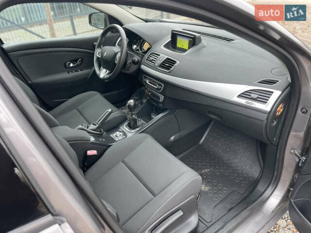 Серый Рено Меган, объемом двигателя 1.5 л и пробегом 263 тыс. км за 9350 $, фото 20 на Automoto.ua