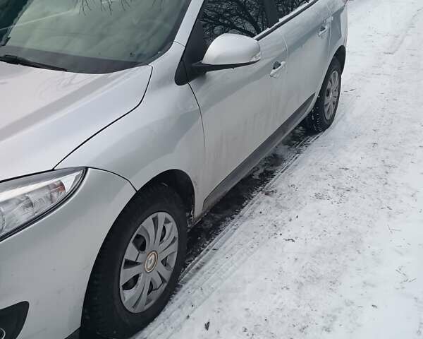 Сірий Рено Меган, об'ємом двигуна 1.46 л та пробігом 240 тис. км за 7300 $, фото 2 на Automoto.ua